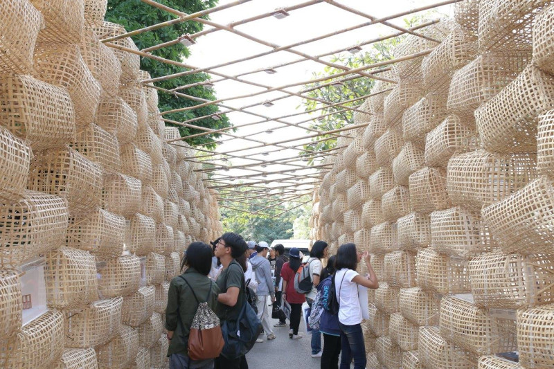 去年設計週展出REALM Pavilion一作，以竹編製成。   圖：翻攝自Chiang Mai Design Week臉書