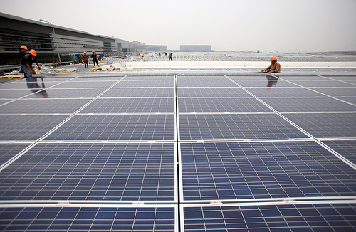 太陽能發電一直以來都是各國主力發展的綠色能源，臺灣也不例外在這有所進展。   圖:翻攝自台灣資訊中心。