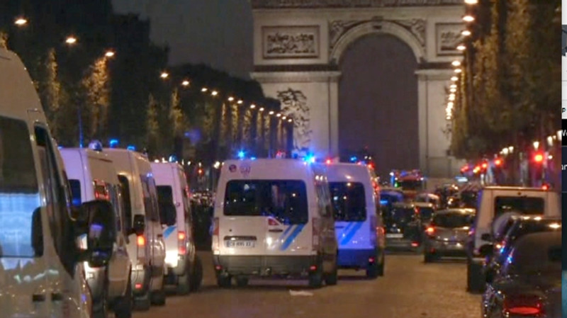 圖說:法國巴黎香榭麗舍大道於當地時間20日晚上傳出槍響，已造成1名警察死亡、多名警察受傷。   圖:達志影像/美聯社照片