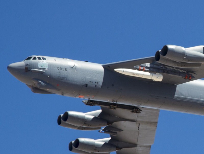 2022年12月9日美國空軍以B-52H轟炸機，首度完成AGM-183A高超音速武器原型彈測試。   圖：美國空軍官網（資料照）