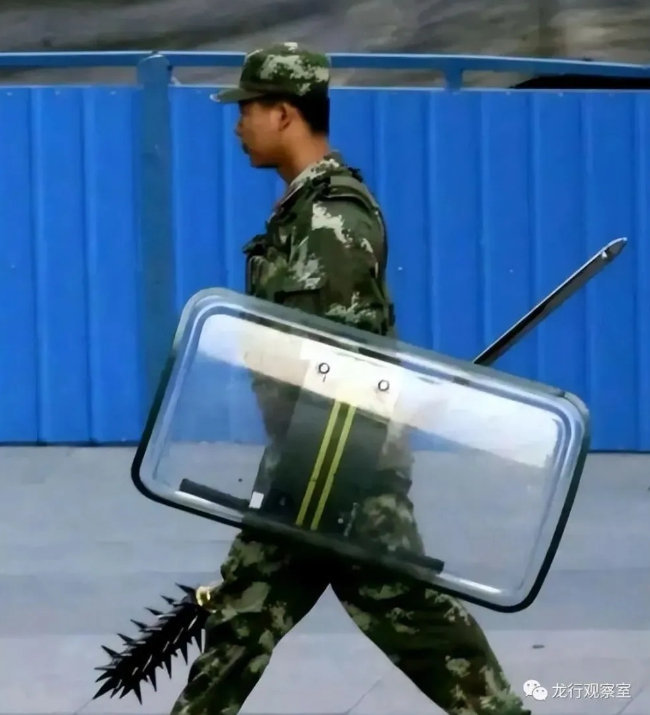 為了中印邊界衝突，解放軍特別製作的狼牙棒。   圖 : 翻攝自龍行觀察室