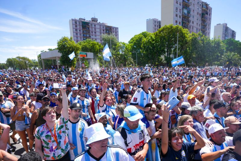 阿根廷奪冠遊行，狂歡的球迷塞滿首都主要街道。   圖／美聯社／達志影像