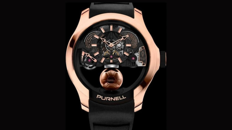 每年該公司都會為金球獎得主打造一支獨一無二的「足球陀飛輪金錶」。   圖：翻攝自PURNELL