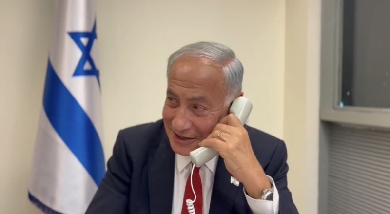 以色列政壇老將納坦雅胡通知總統赫佐格，新政府已經成立。   圖：翻攝自Benjamin Netanyahu推特