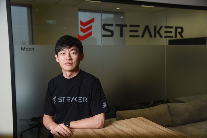 Steaker涉不法，PLG緊急終止贊助合約。   圖／陳明安攝影