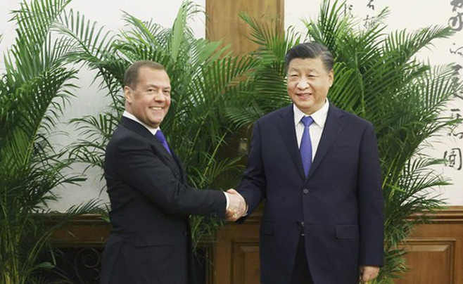 俄羅斯前總統、俄羅斯聯邦安全會議副主席梅德維傑夫（Dmitry Medvedev）訪問中國，與習近平會面，討論兩國政治、經濟、安全關係。   圖:翻攝自推特