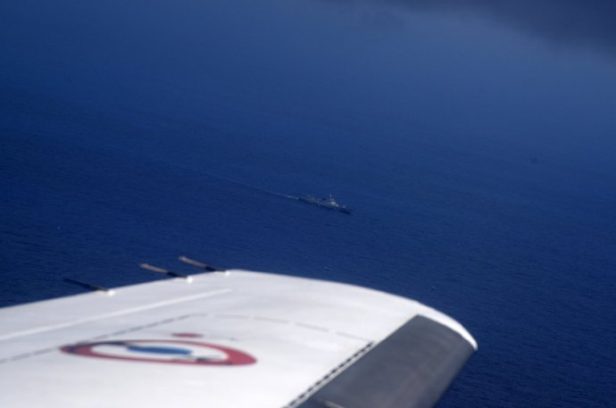 解放軍052D型飛彈驅逐艦「銀川號(舷號175)」被法國「隼2000」海上偵察機發現出現在南太平洋法屬玻里尼西亞群島附近海域。   圖：翻攝彩虹熊_白玮微博