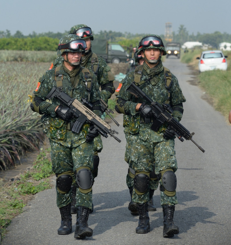 吳怡農發表對兵役延長的看法   圖：吳怡農臉書