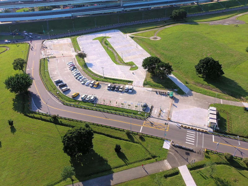 樂遊天地停車場-擴建後空拍照片。   圖：新北市高灘處提供