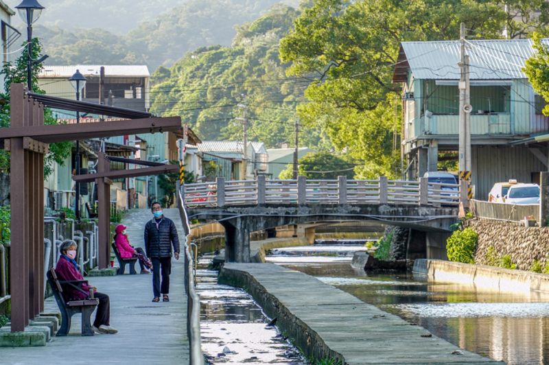 優質河畔步道成為當地居民午後歇腳休息欣賞河畔動植物景觀的好所在。   圖：新北市水利局提供