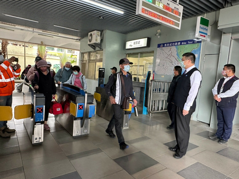 首班太魯閣自強號號列車於早上5點在台東站開出並於8時42分準點抵達台北。   圖：交通部台灣鐵路管理局／提供