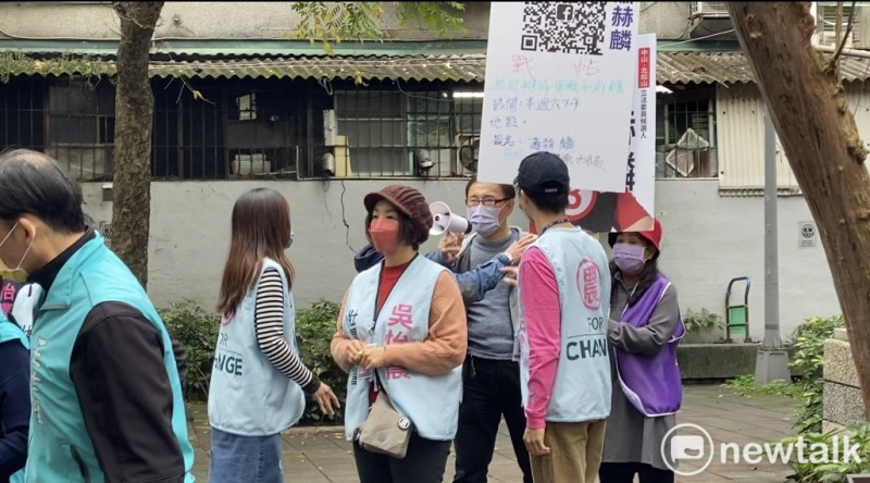 民進黨立委候選人吳怡農今早接受聯訪，無黨籍候選人蕭赫麟再度現身喊話要辯論。   圖：周煊惠 / 攝