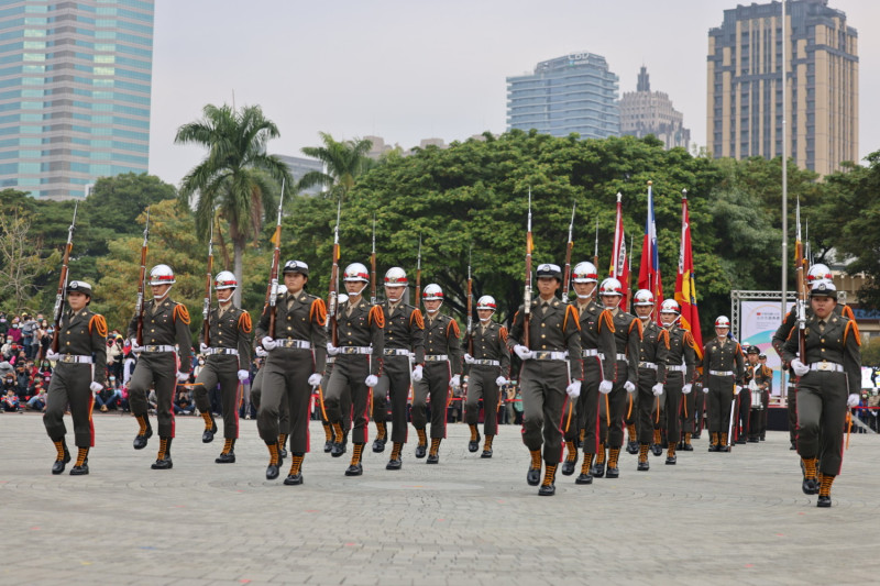 海軍陸戰隊樂儀隊表演。   圖：高雄市政府/提供