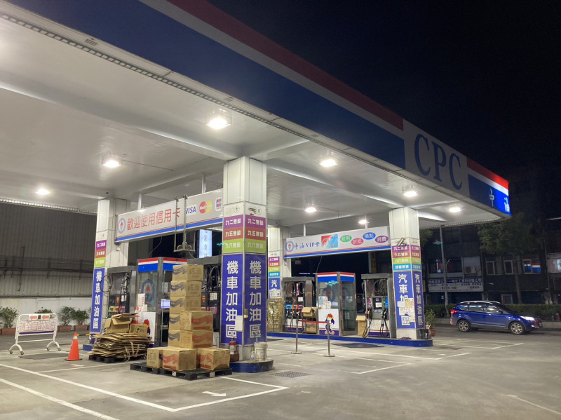 台灣中油公司自明(30)日凌晨零時起汽、柴油各調漲0.5元及0.4元。   圖：林岑韋／攝