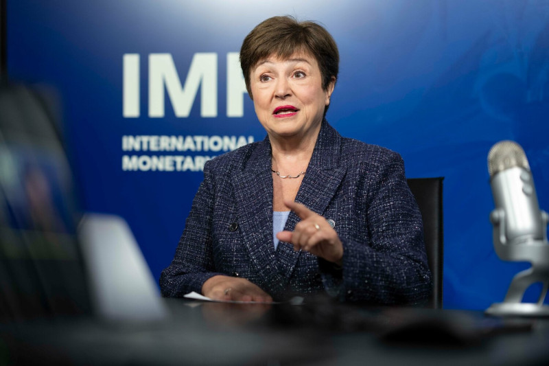 國際貨幣基金( IMF ) 總裁喬治艾娃（Kristalina Georgieva）與 IMF 執行董事會共同批准金援烏克蘭156 億美元貸款項目。   圖：翻攝自其推特