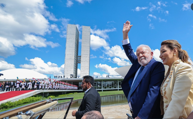 巴西總統魯拉1日宣誓就職並發表演說表示，打擊一切不平等將是他任內的優先事項   圖片來源/@ricardostuckert