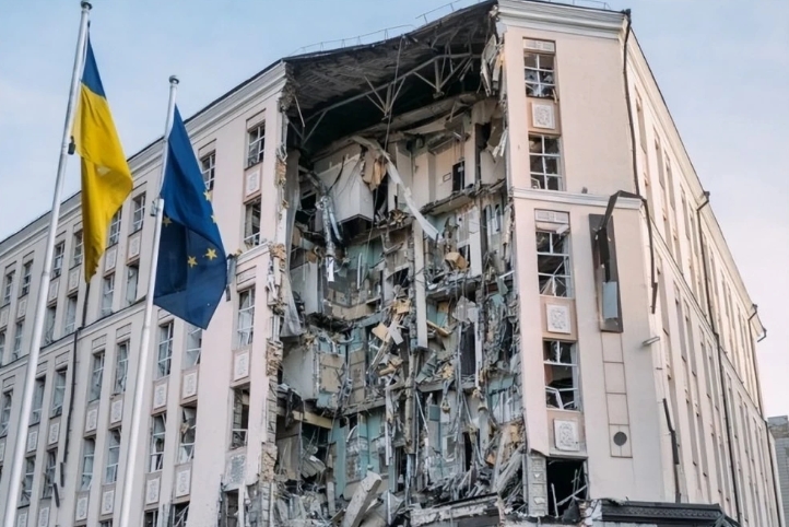 北約官員和顧問居住的基輔阿爾法維托酒店在導彈襲擊中部分被毀。   圖 : 翻攝自14號觀察室