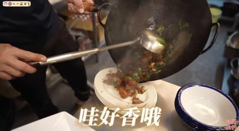 ▲近日一間位於台中的「福星美食休閒釣蝦廣場」爆紅，因為主打398元熱炒 火鍋吃到飽，讓不少老饕想前往朝聖。（圖/YT@六一遛阿寬）   