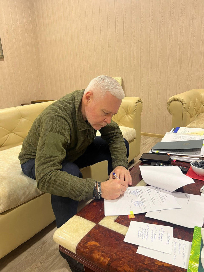 哈爾科夫（Kharkiv）市長切列霍夫（Ihor Terekhov）簽署MOU。   圖：外交部提供