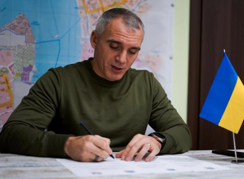 米科萊夫（Mykolaiv）市長辛科維奇（Oleksandr Syenkevych）簽署MOU。   圖：外交部提供