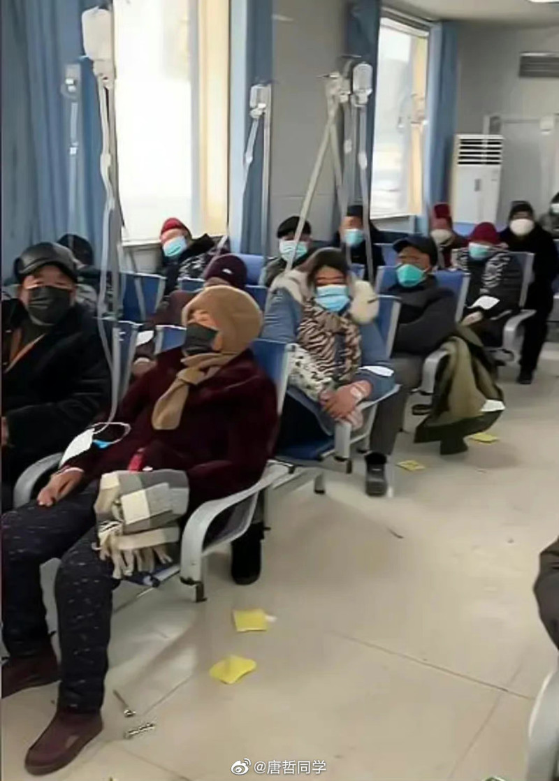 中國各大醫院擠滿新冠確診患者。(示意圖)   圖:翻攝自微博