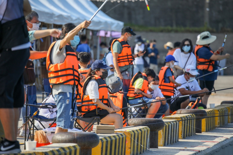 瘋草里大咬運動會垂釣體驗活動。   圖：新北市景觀處提供