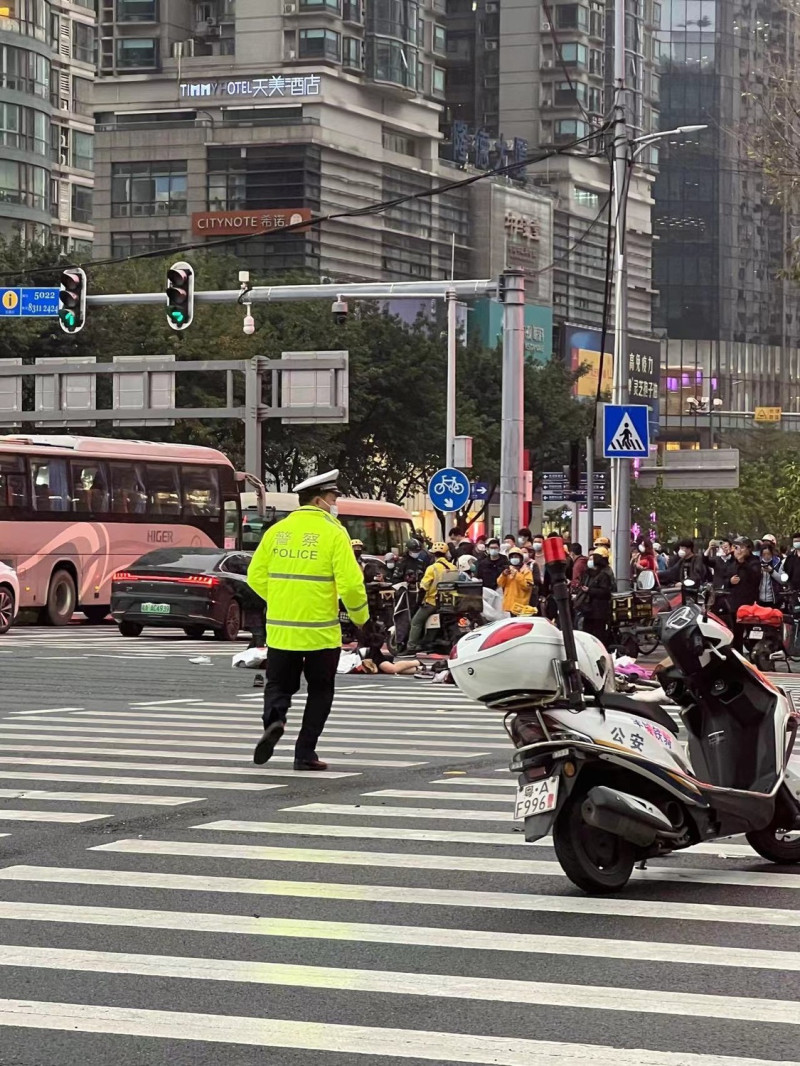 廣州傳出男子開車蓄意衝撞人群，導致至少5死13傷。   圖：翻攝自推特