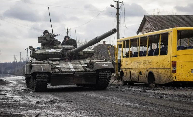 俄羅斯為了控制頓涅茨克，持續進攻索萊達爾和巴赫穆特，該地區成了近期俄烏兩方最激烈的戰場。   圖: 翻攝自中國軍事評論《14 號觀察室》