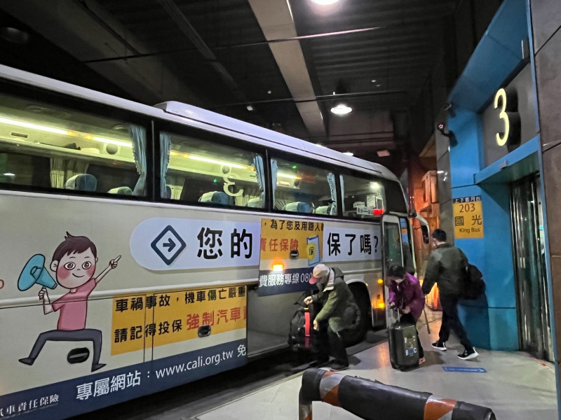 台北區監理所已協調客運業者完成車輛與駕駛人整備，提供充足之疏運量能，讓民眾順利。   圖：台北區監理所提供