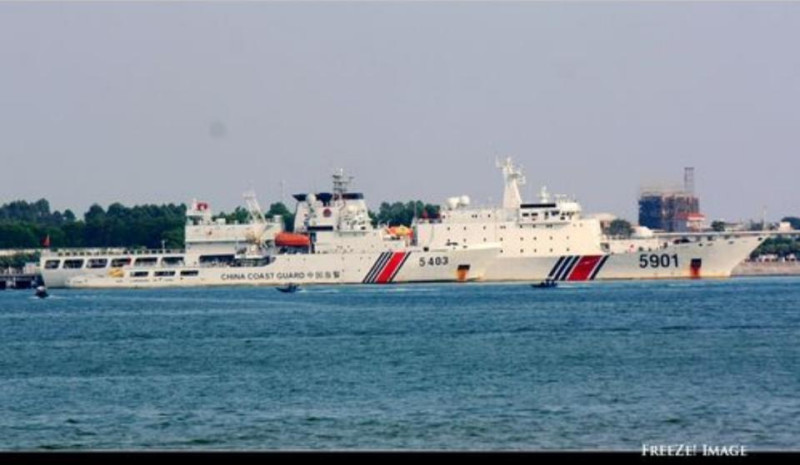 中國2艘最大噸位海警船之一的「5901號」近期出沒印尼納土納群島周邊海域，對印越兩國近期達成的經濟海域劃界協議表達不滿。   圖：翻攝陸網sgss8