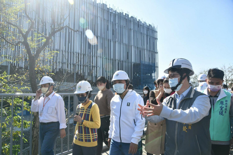 侯友宜期盼帶三鶯大橋及美術館工程完工後，讓三鶯地區蓬勃發展。   圖：新北市新聞局提供