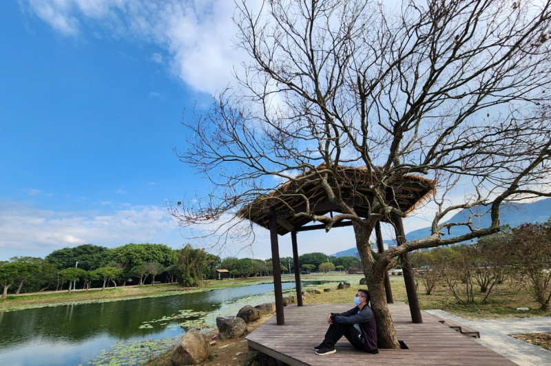 八里十三行文化公園周邊改善-家屋意象賞景亭。   圖：新北市高灘處提供