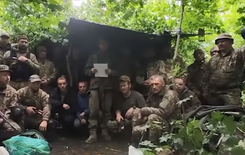 烏軍拍攝反戰的影片   圖：翻攝自 騰訊網