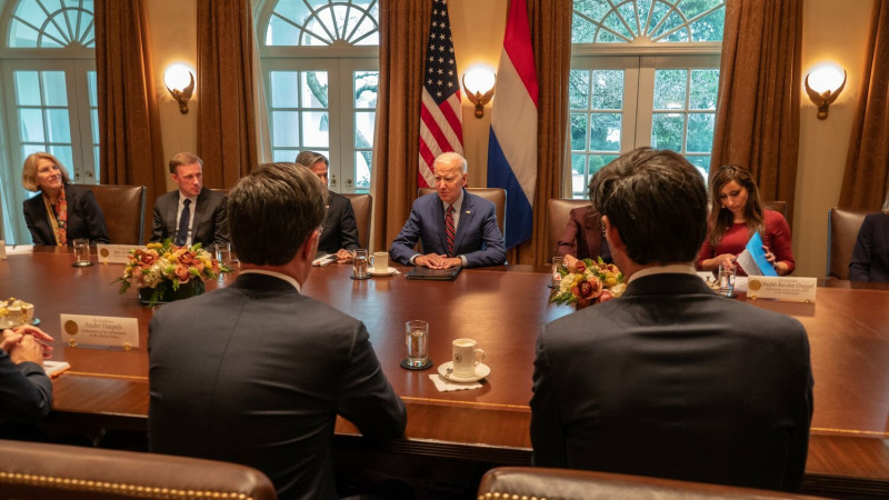 美國總統拜登（Joe Biden） 17 日在白宮會見荷蘭首相呂特（Mark Rutte），兩國就經貿、北約問題展開討論。   圖：翻攝自呂特推特