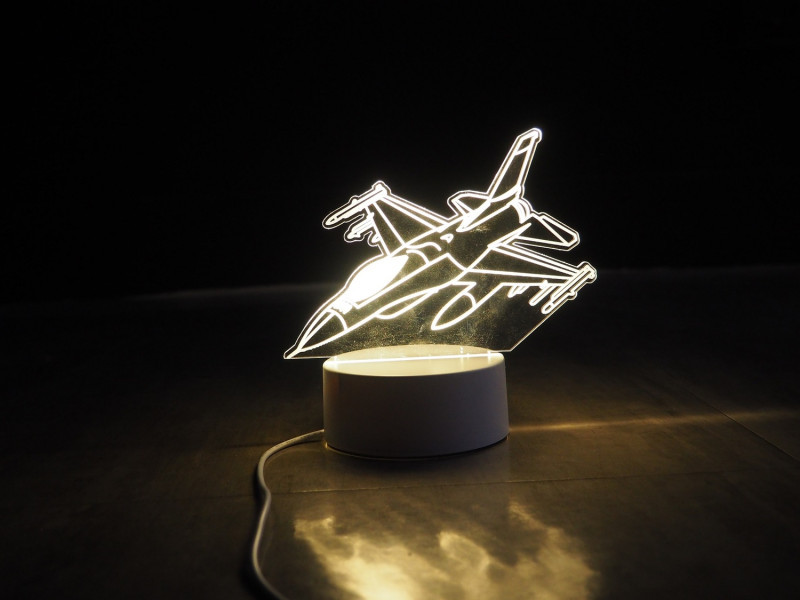 開園好禮「飛機造型夜燈」。   圖：新北市文化局提供