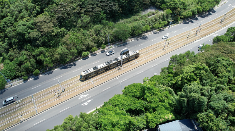 安坑輕軌平面段空拍圖。   圖：新北市民政局/提供