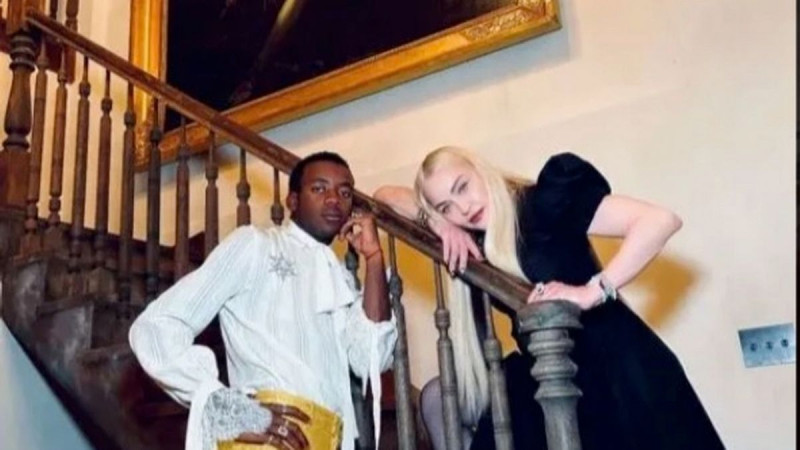 亞眠丟失的畫作疑似出現在瑪丹娜家中。   圖：翻攝Instagram