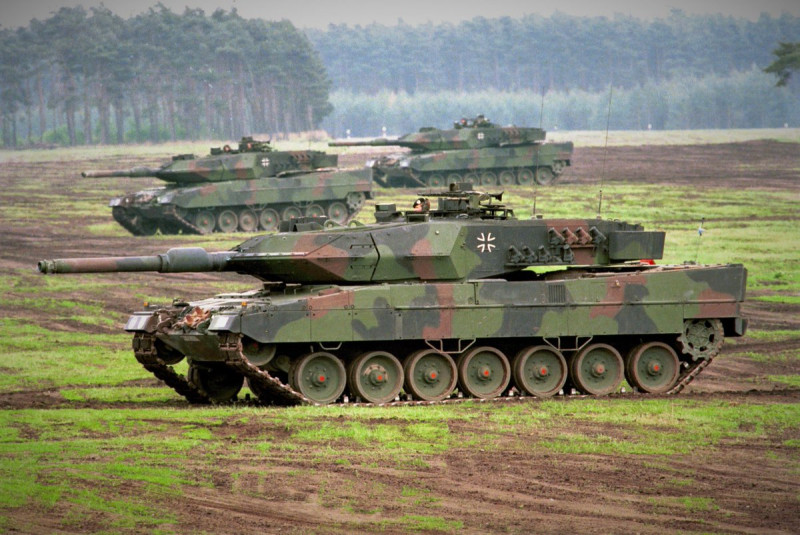 德國表示，美國提供艾布蘭主力戰車給烏克蘭，就提供德製豹 2 坦克。以對等交換作為支援烏克蘭的條件，讓薩克在峰會前警示，其他國家未來可能「不得不自己使用它們」來對付莫斯科。   圖：翻攝自@NOELreports Twitter