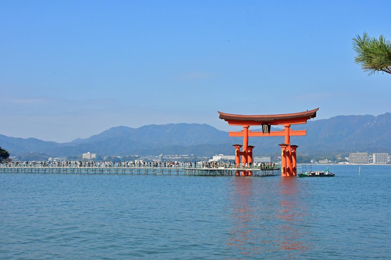 日本今年將在廣島市舉辦七大工業國集團（G7）峰會，目前正檢討邀請成員國領袖登上世界遺產「嚴島神社」所在地的宮島   圖：取自宮島觀光協會臉書（資料照）