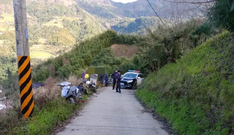 14歲少女無照騎車少女下山，遭酒駕騎車上山的叔公撞死。   圖:警方提供