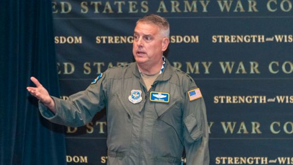 美國四星上將、空軍機動司令部（AMC）總司令米尼漢（Gen. Mike Minihan）   圖：翻攝推特@ArmyWarCollege