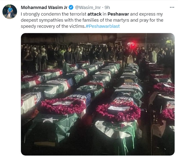 巴基斯坦西北部城市柏夏瓦市一座清真寺，30日下午傳出遭到自殺炸彈攻擊，目前造成至少 61人死亡，約157人受傷。   圖：翻攝自Mohammad Wasim Jr推特