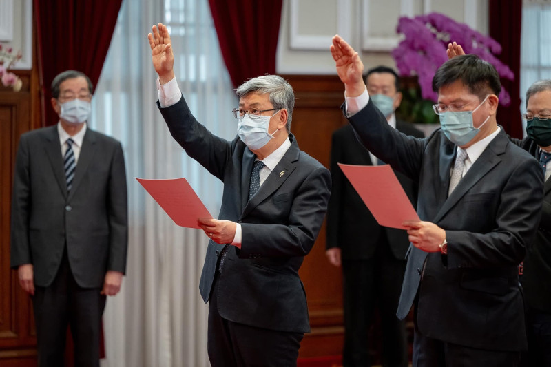 新任行政院長陳建仁率領官員宣誓。   圖：總統府提供