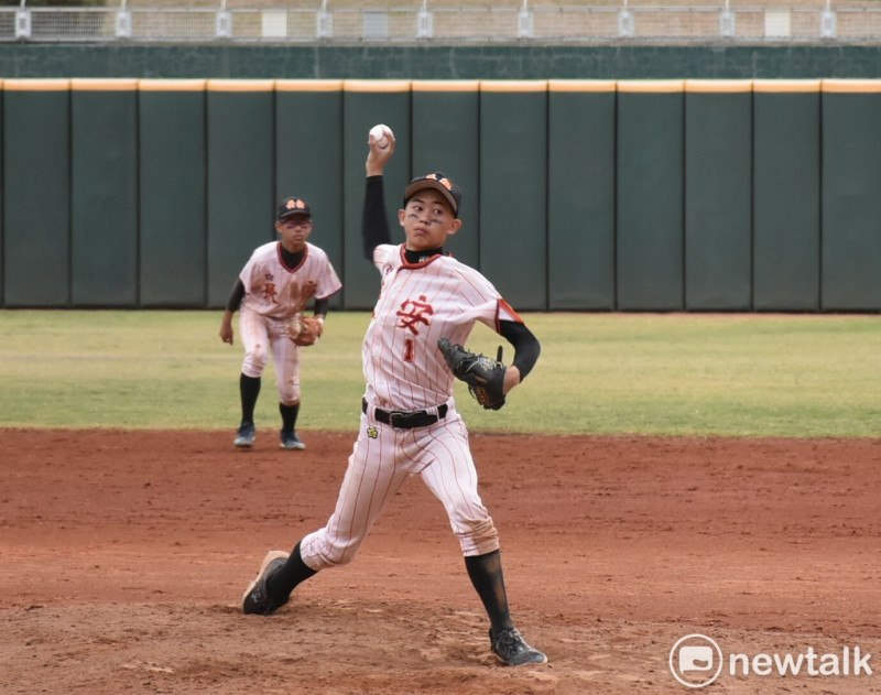 台北長安冠軍戰先發投手陳昱豪投打俱佳，獲大會幼勞獎。    圖：孫家銘攝