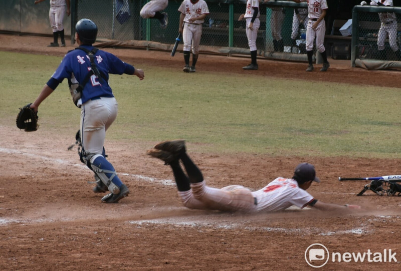 台北長安在延長以滑壘拿下致勝分。    圖：孫家銘攝