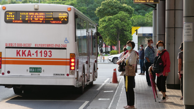 明(4)天（六）為補上班上課日，新北市公車將依平日班表營運。   圖：新北市交通局提供