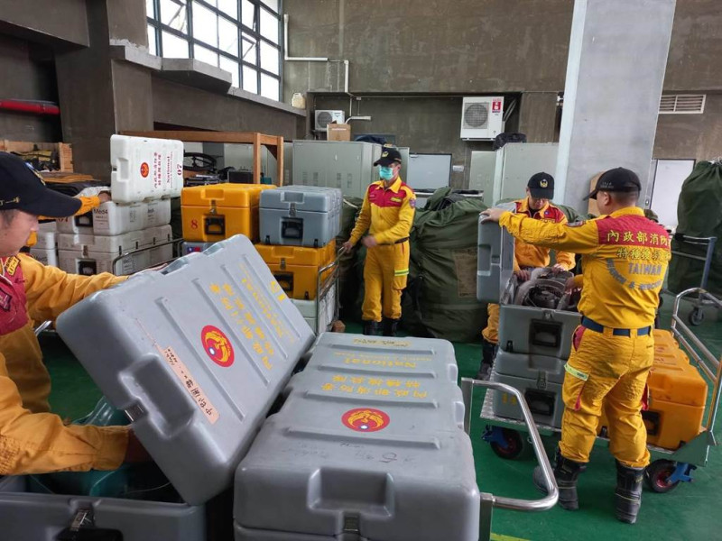 消防署證實台灣搜救隊40人完成整備，將搭乘晚間土航班機，前進土耳其協助地震救災。   圖：消防署提供
