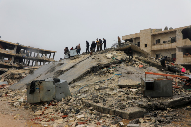 土耳其強震，許多房屋倒塌，現場一片斷垣殘壁。   圖 : 翻攝自中新網