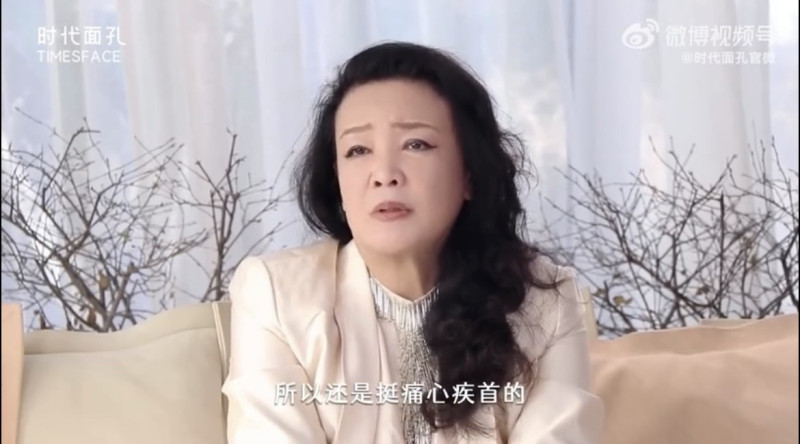 張蘭在專訪中表示2022年最遺憾的就是汪小菲的婚姻問題。   圖：翻攝自微博