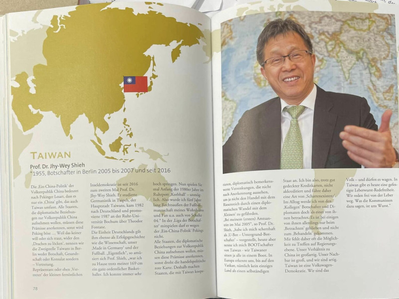 在德國資深媒體人新書《有品味的大使》裡，不但把台灣列入亞洲重要國家，也把謝志偉（右圖）視為「大使」。   圖：翻攝自謝志偉臉書